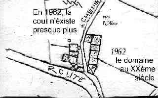 En 1962, du fait des partages et des fermages, la cour sert de passage aux agriculteurs extrieurs et le domaine n'est plus ferm. Il le sera  nouveau en 1999.