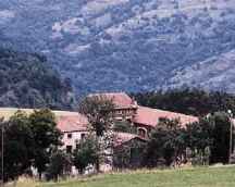 Vue gnrale du hameau du domaine des fonds en arrivant par la route de St Privat d'allier