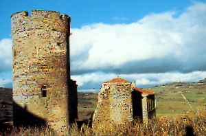 les ruines de Mercoeur remémorent le nom  d'une des  familles les plus  importantes d'Auvergne au Moyen âge, les Ally Mercoeur