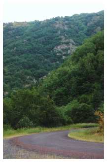 Pour trs bientt je vous mijote un itinaire pour les cyclos, mais cela reste un paradis pour les cyclistes occasionnnels aussi  sur des routes comme celle ci qui longent la valle au plus prs et dans un relief sympa sans voiture ou presque